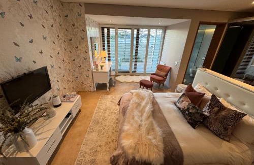 Eikenbosch House | Luxury Vineyard Suites