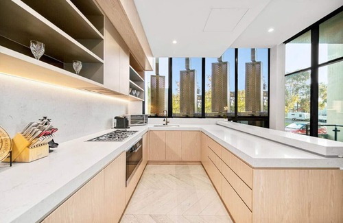 Port Melbourne House | Luxury VIP 4-Bedroom Townhouse in Port Melbourne