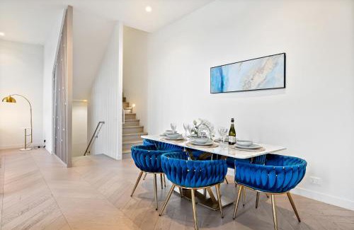 Port Melbourne House | Luxury VIP 4-Bedroom Townhouse in Port Melbourne