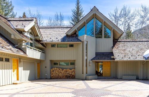 Warm Springs House | Luxury Warm Springs Creekfront Home