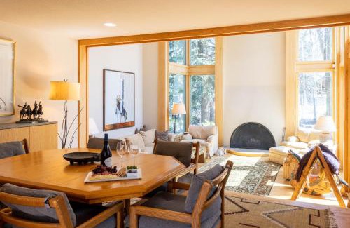 Warm Springs House | Luxury Warm Springs Creekfront Home