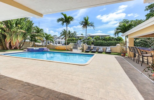 Twin Lakes House | Luxury Water Front Home, Private Pool, Spa, Tiki Bar, 75' Foot Dock with Kayaks