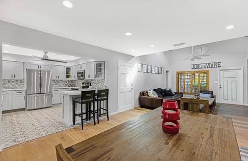 Hendricks and Venice Isles House | Luxury Waterfront bungalow off Las Olas with private pool and 50 foot dock