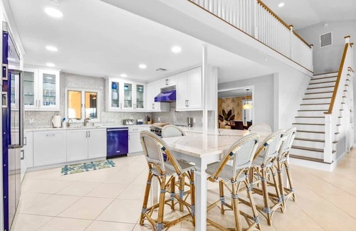 Sanders House | Luxury Waterfront Pool Home-5BD/5BA