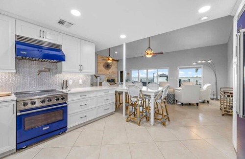 Sanders House | Luxury Waterfront Pool Home-5BD/5BA