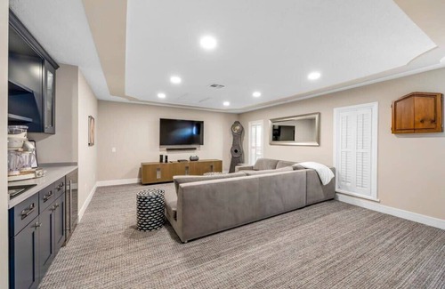Sanders House | Luxury Waterfront Pool Home-5BD/5BA