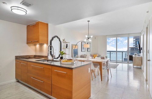 Downtown Miami Condo | Luxury Waterfront 2 Bdrs condo at Icon Brickell - W Hotel