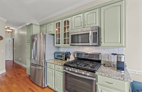 Southmont House | Luxury Waterfront 5-bedroom house on High Rock Lake