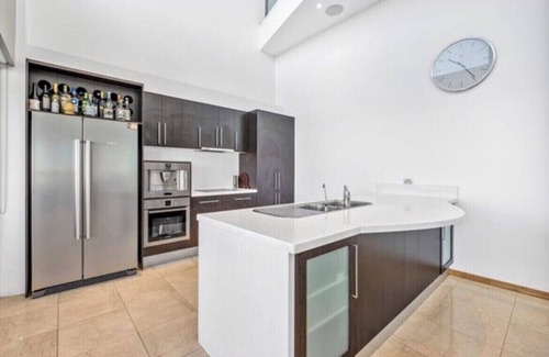 Wallaroo House | LUXURY WATERFRONT ACCOMMODATION - 12 people 5 ensuites