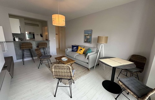 Pontaillac Apartment | Luxury Waterfront Apartment with Beach Access in Pontaillac - Sleeps 4