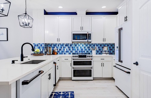 Horseshoe Bay Condo | Luxury Waterfront Condo W/pool & Views!