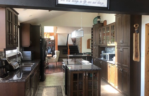 Georgian Bay Cottage | Luxury waterfront Cottage with tournament pickleball court and sandy clear beach