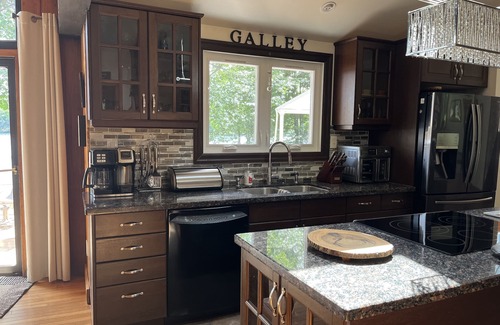 Georgian Bay Cottage | Luxury waterfront Cottage with tournament pickleball court and sandy clear beach