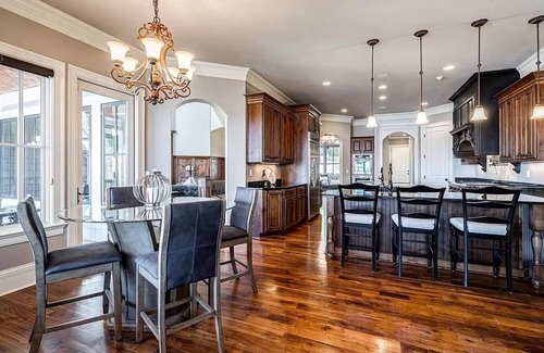 Reynolds Landing House | LUXURY WATERFRONT ESTATEnnPRIME SUMMER DATES NOW DISCOUNTED DUE TO CANCELLATION!