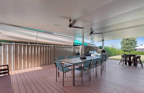 Yarrawonga House | Luxury Waterfront Pet Friendly Accomodation.