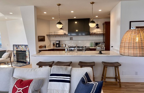 Hollywood Villa | Luxury waterfront! The Pagoda Beach House
