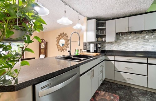 Oak Haven House | Luxury Waterfront/Pool House 7 mins to TIAA Bank Field
