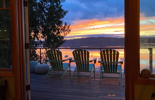 South Colby House | Luxury Waterfront Vacation Hideaway: family friendly, whales, birding, & more!