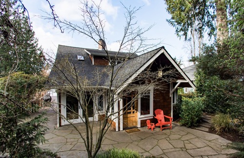 South Colby House | Luxury Waterfront Vacation Hideaway: family friendly, whales, birding, & more!