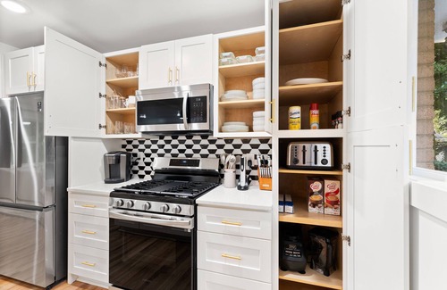 Collier Heights House | Luxury West Atlanta Modern Home mins from Down/Mid-Town Fully Stocked!
