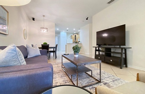 Westchase Apartment | Luxury Westchase Living with Private Garage