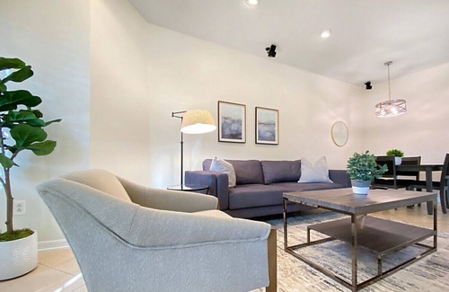 Westchase Apartment | Luxury Westchase Living with Private Garage