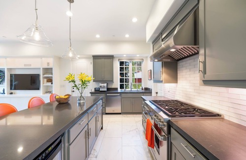 Cloverdale House | Luxury Wine Country Retreat: 75 foot pool, 15 min to Healdsburg, Vineyard views