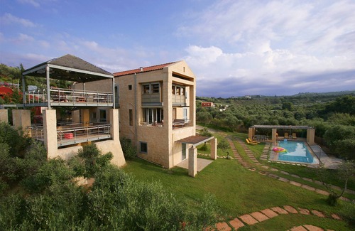 Agia Villa | Luxury with private heated pool close to beach ponoramic views for 6-12 people.