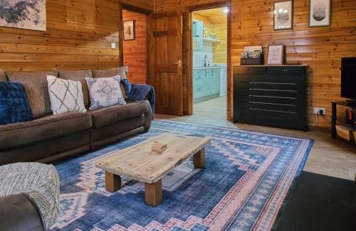 Dolgellau Ski Chalet | Luxury Wood Lodge with sauna, log burner & private woodland garden - Wnion Wood Lodge