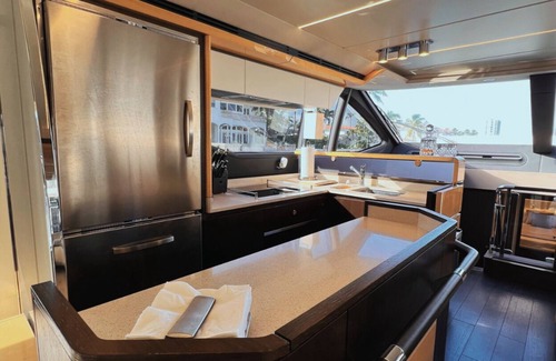 Allapattah Boat Rental | Luxury Yacht Stay on the Miami River – Waterfront Living Redefined