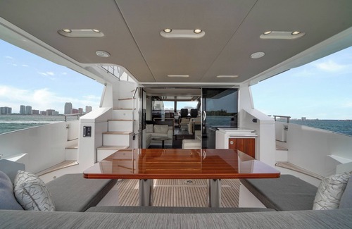 Allapattah Boat Rental | Luxury Yacht Stay on the Miami River – Waterfront Living Redefined