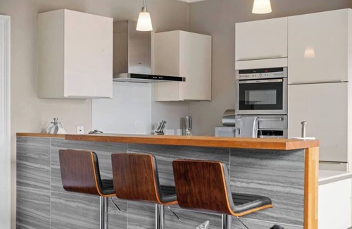 Wakefield Condo | Luxury Yorkshire Apartment 4 - Parking