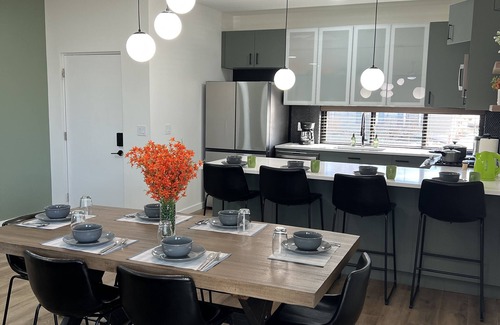 North Central Omaha House | LuXury ZeN ZoNE (No Cleaning fee, King size bed).