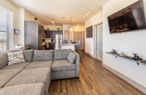 Haltom City Apartment | Luxury1 BD- 20 minutes Downtown Fort Worth- Pet Friendly