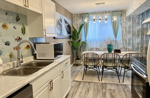 Southeast Edmonton Apartment | Luxury★King Beds ★Whyte Ave ★Free Parking
