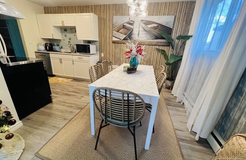 Southeast Edmonton Apartment | Luxury★King Beds ★Whyte Ave ★Free Parking