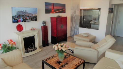 Alt-Travemunde/Ronnau Apartment | Luxussuite 1A Meerblick, Maritim Residenz, 22er Stock, modernes Styling, am Strand