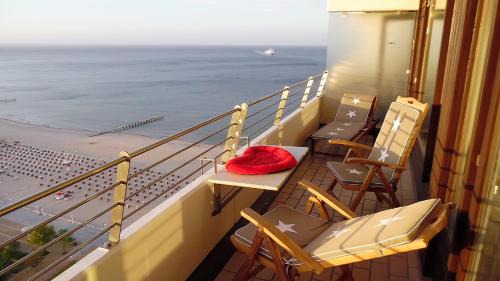 Alt-Travemunde/Ronnau Apartment | Luxussuite 1A Meerblick, Maritim Residenz, 22er Stock, modernes Styling, am Strand