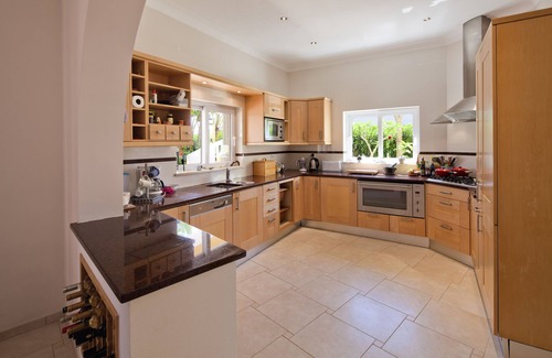 Praia da Luz Villa | LUZ, LAGOS, OCEAN VIEW, Free pool heating, BBQ AIR-CON, WiFi landscaped garden