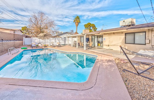 Spanish Oaks Villa | Lv Casa- Modren Home W/ Pool 5 Min to LV Strip
