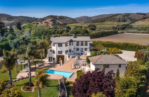 Carmel House | LX30 CARMEL LARGE VILLA GREAT FOR LARGE GATHERINGS