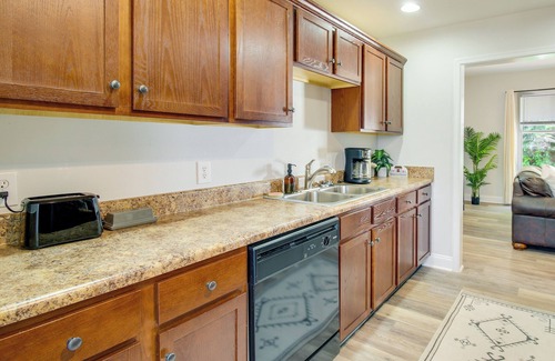 Lynchburg House | Lynchburg Rental w/Deck: Near Downtown!