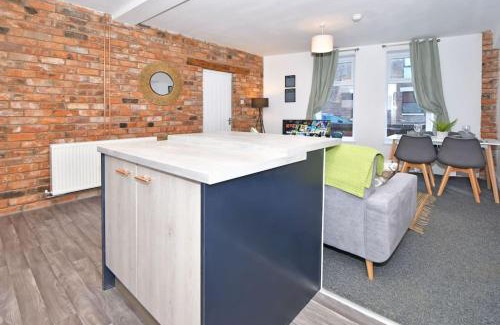 Crewe Apartment | Lyndale House - By Sigma Stays