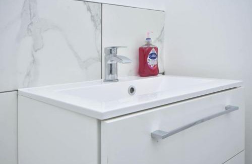 Crewe Apartment | Lyndale House - By Sigma Stays