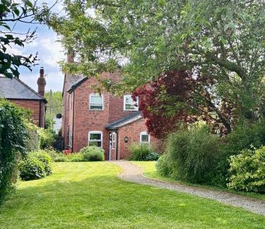Stroud House | Lyndale House - Exclusive use, self catering, fpventures Stroud