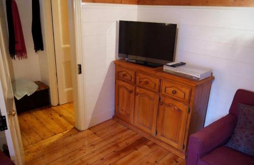 Trentham House | Lynden Cottage - built 1884 in the heart of town