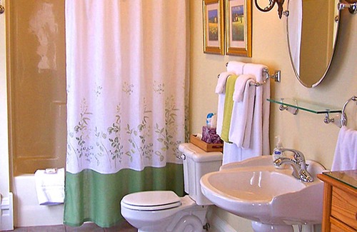 Northside District Bed & Breakfast | Lyndon House B&B