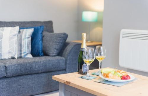 Tamworth House | LYNNTON HOUSE Stunning 6 bed Town Centre House ALL with En-Suites Prime Location Tamworth