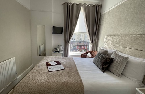 Llandudno Bed & Breakfast | Lynton House