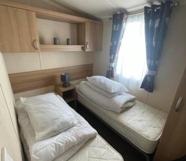 Rhyl Resort | Lyons robin hood caravan 43SW